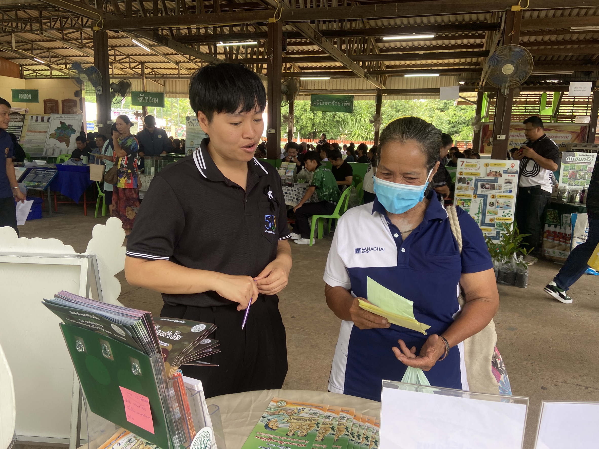title - วันที่ 23 มิถุนายน 2569 นายวิทูล ประดิษฐบุญ ปฏิรูปที่ดินจังหวัดปราจีนบุรี มอบหมายให้ ข้าราชการ และเจ้าหน้าที่ ส.ป.ก.ปราจีนบุรี เข้าร่วมโครงการคลินิกเกษตรเคลื่อนที่